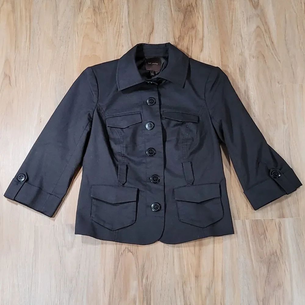 🔹️The Limited Black Buttoned Jacket Small